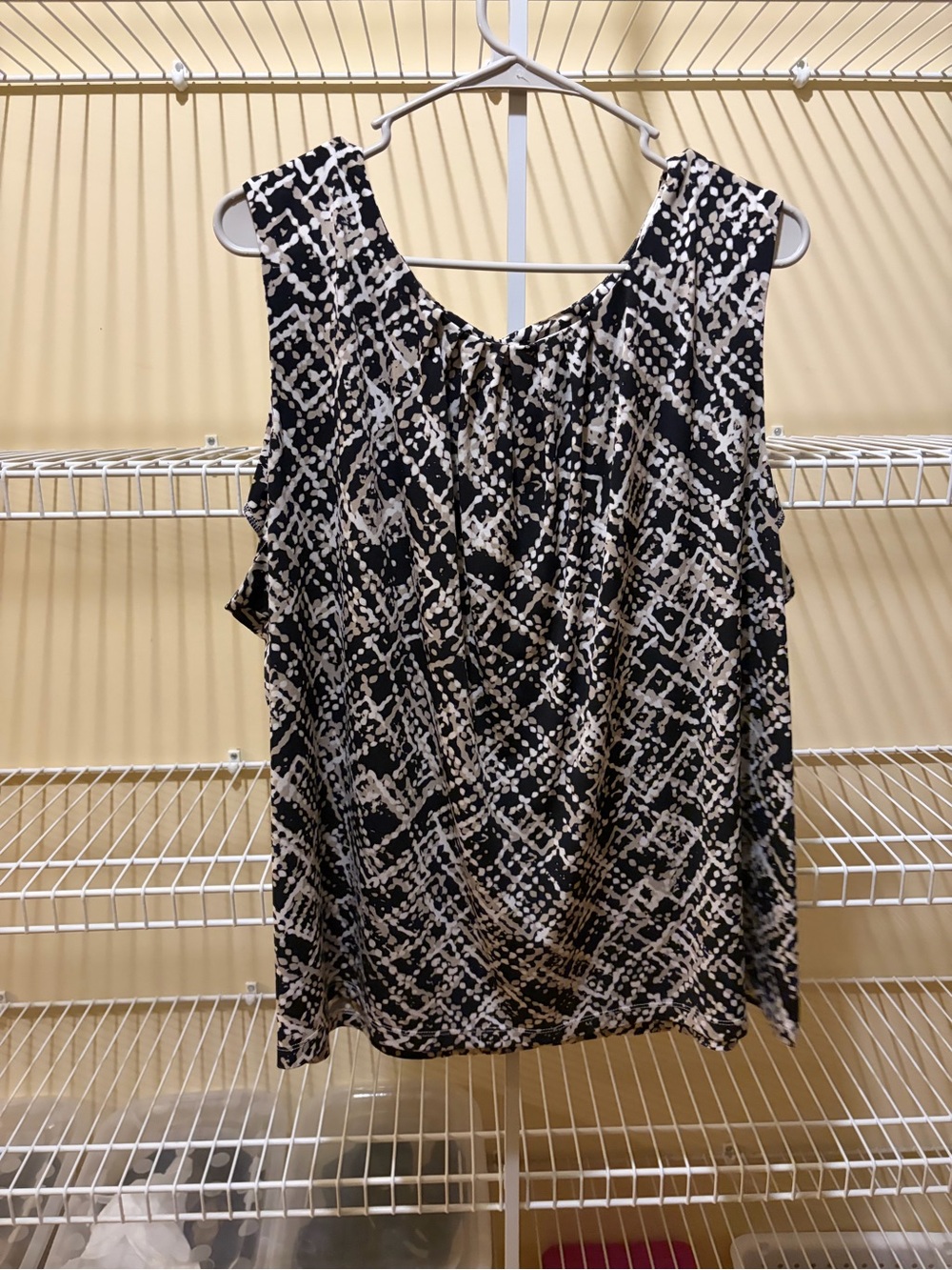 Calvin Klein Black and White Patterned Sleeveless Camisole